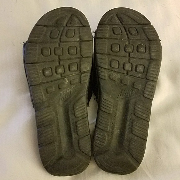 Nike Slides - Picture 2 of 3